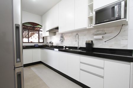 Casa à venda com 360m², 5 quartos e 3 vagasCozinha 