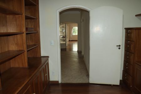 Casa de condomínio para alugar com 591m², 7 quartos e 4 vagasEscritório 