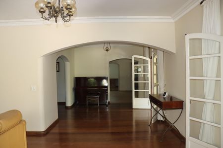 Casa de condomínio para alugar com 591m², 7 quartos e 4 vagasSala 2