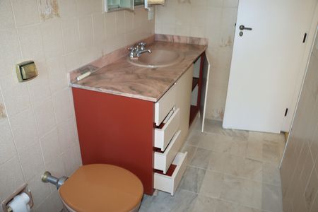 Casa de condomínio para alugar com 591m², 7 quartos e 4 vagasBanheiro da Suíte 4
