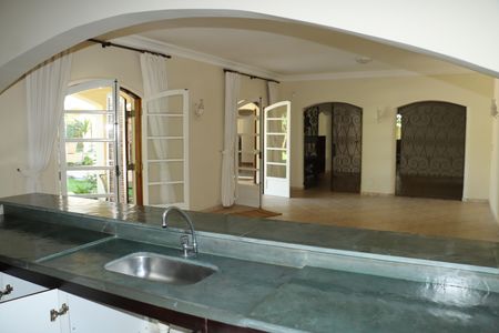 Casa de condomínio para alugar com 591m², 7 quartos e 4 vagasCozinha