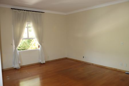 Casa de condomínio para alugar com 591m², 7 quartos e 4 vagasSuíte