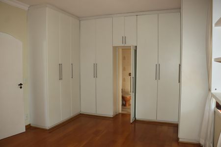 Casa de condomínio para alugar com 591m², 7 quartos e 4 vagasSuíte 2