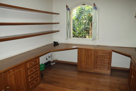Casa de condomínio para alugar com 591m², 7 quartos e 4 vagasEscritório 