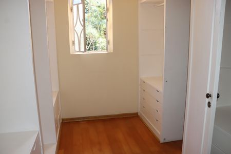 Casa de condomínio para alugar com 591m², 7 quartos e 4 vagasCloset do quarto