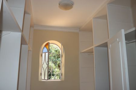 Casa de condomínio para alugar com 591m², 7 quartos e 4 vagasCloset do quarto