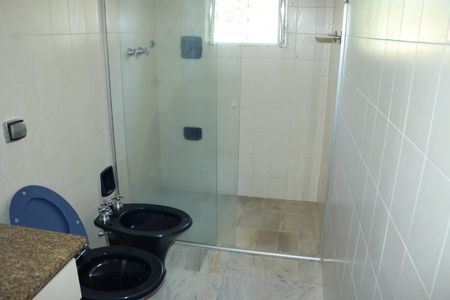 Casa de condomínio para alugar com 591m², 7 quartos e 4 vagasBanheiro da Suíte 3