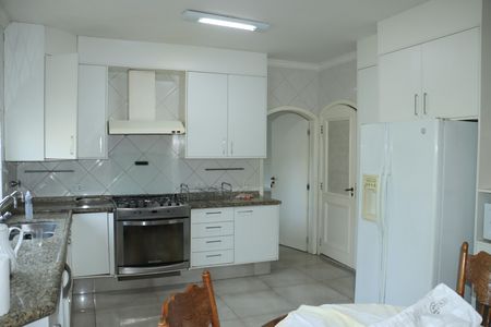 Casa de condomínio para alugar com 591m², 7 quartos e 4 vagasCozinha