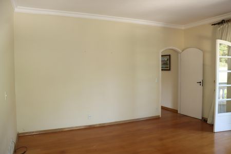 Casa de condomínio para alugar com 591m², 7 quartos e 4 vagasSuíte