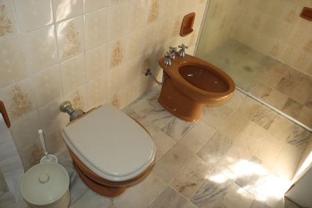 Casa de condomínio para alugar com 591m², 7 quartos e 4 vagasBanheiro da Suíte 2