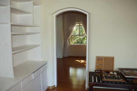 Casa de condomínio para alugar com 591m², 7 quartos e 4 vagasSuíte