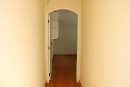 Casa de condomínio para alugar com 591m², 7 quartos e 4 vagasCorredor