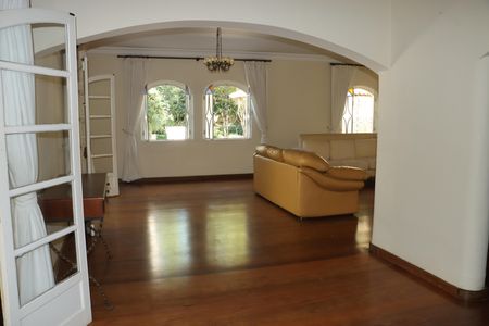 Sala 2 de casa de condomínio para alugar com 7 quartos, 591m² em Chácaras Eliana, Cotia