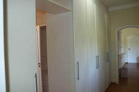 Casa de condomínio para alugar com 591m², 7 quartos e 4 vagasCloset do quarto