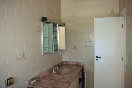 Casa de condomínio para alugar com 591m², 7 quartos e 4 vagasBanheiro da Suíte 4