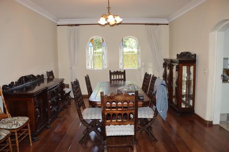 Casa de condomínio para alugar com 591m², 7 quartos e 4 vagasSala de jantar