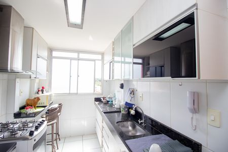 Apartamento à venda com 98m², 2 quartos e 1 vagaCozinha e Área de Serviço