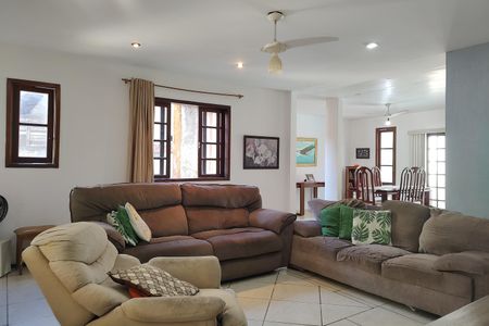 Sala de casa para alugar com 3 quartos, 700m² em Pechincha, Rio de Janeiro