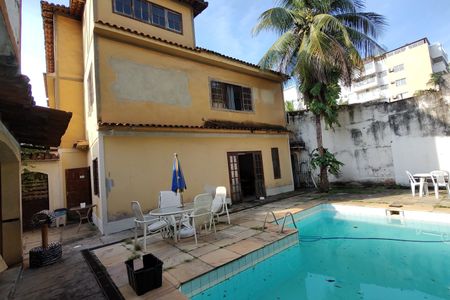 Casa para alugar com 700m², 3 quartos e 7 vagasFachada Fundos 