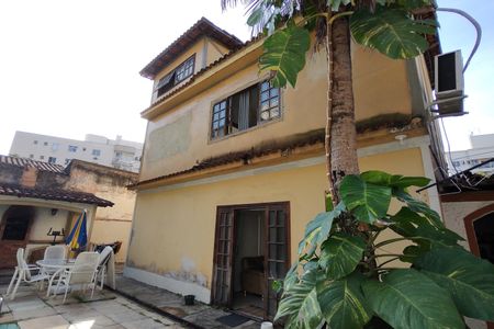 Casa para alugar com 700m², 3 quartos e 7 vagasFachada Fundos 