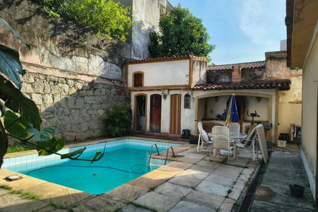 Casa para alugar com 700m², 3 quartos e 7 vagasPiscina