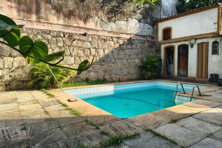 Casa para alugar com 700m², 3 quartos e 7 vagasPiscina