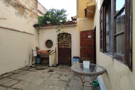 Casa para alugar com 700m², 3 quartos e 7 vagasQuintal