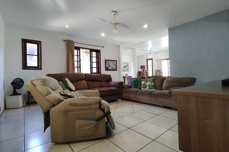 Casa para alugar com 700m², 3 quartos e 7 vagasSala