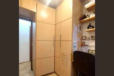 Apartamento à venda com 70m², 3 quartos e 2 vagasQuarto