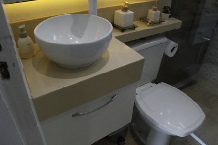 Casa de condomínio à venda com 400m², 4 quartos e 3 vagasBanheiro Social