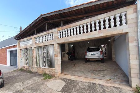 Casa para alugar com 200m², 4 quartos e 3 vagasFachada