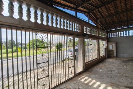 Casa para alugar com 200m², 4 quartos e 3 vagasQuintal - Garagem