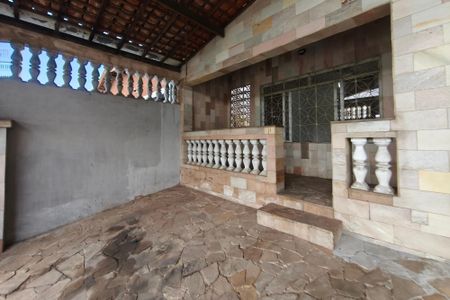 Casa para alugar com 200m², 4 quartos e 3 vagasQuintal - Garagem