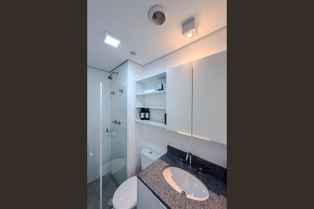 Banheiro de kitnet/studio para alugar com 1 quarto, 24m² em Liberdade, São Paulo