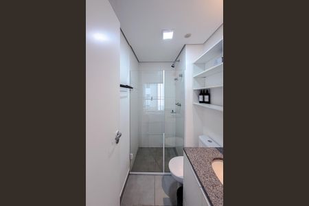 Banheiro de kitnet/studio para alugar com 1 quarto, 24m² em Liberdade, São Paulo