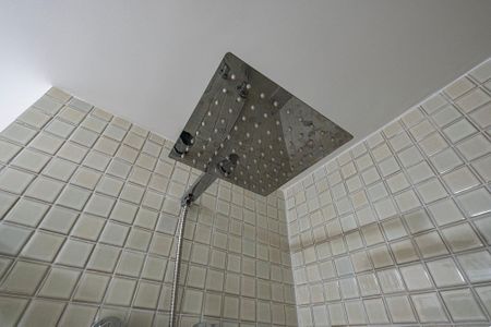 Banheiro de kitnet/studio para alugar com 1 quarto, 28m² em Pinheiros, São Paulo