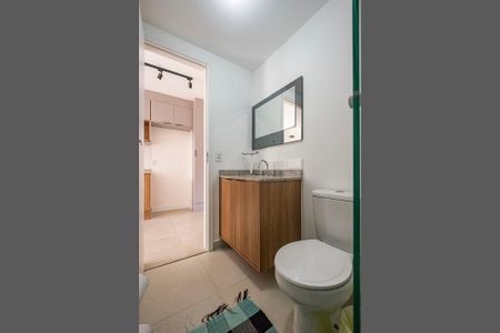 Banheiro de kitnet/studio para alugar com 1 quarto, 28m² em Pinheiros, São Paulo