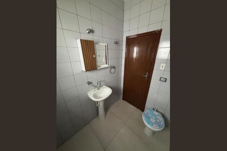 Banheiro de casa à venda com 2 quartos, 80m² em Parque Santa Madalena, São Paulo