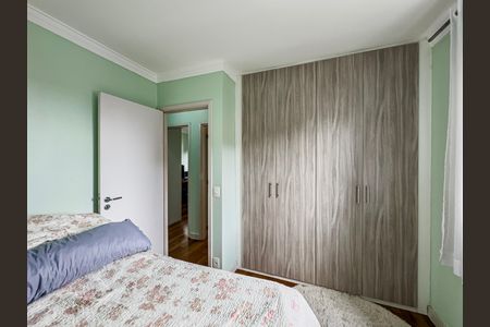 Quarto com cama, armário e porta de vidro. de apartamento à venda com 3 quartos, 64m² em Paulicéia, São Bernardo do Campo