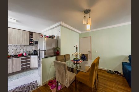 Cozinha com geladeira, fogão e pia, com móveis de madeira e azulejos na parede. de apartamento à venda com 3 quartos, 64m² em Paulicéia, São Bernardo do Campo