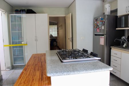 Casa à venda com 412m², 4 quartos e 4 vagas Casa à venda com 412m², 4 quartos e 4 vagasCozinha