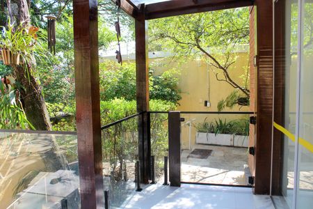Casa à venda com 412m², 4 quartos e 4 vagas Casa à venda com 412m², 4 quartos e 4 vagasVaranda da Sala