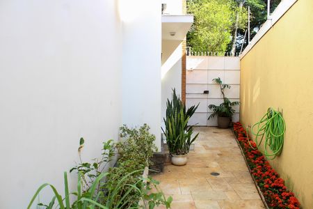 Casa à venda com 412m², 4 quartos e 4 vagas Casa à venda com 412m², 4 quartos e 4 vagasQuintal