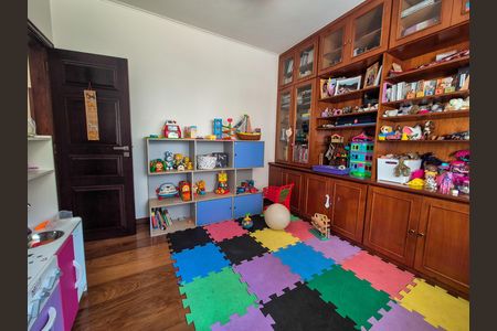 Casa à venda com 412m², 4 quartos e 4 vagas Casa à venda com 412m², 4 quartos e 4 vagasQuarto 4
