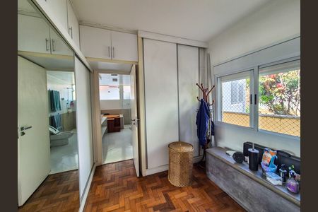 Casa à venda com 412m², 4 quartos e 4 vagas Casa à venda com 412m², 4 quartos e 4 vagasSuíte 1 - Closet