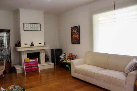 Casa à venda com 412m², 4 quartos e 4 vagas Casa à venda com 412m², 4 quartos e 4 vagasSala