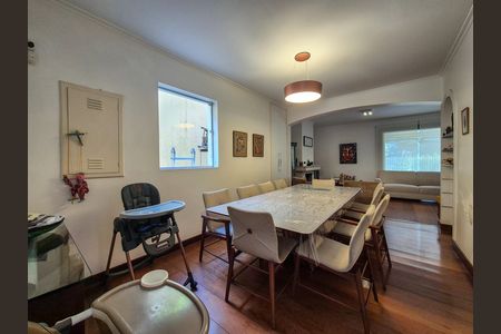 Casa à venda com 412m², 4 quartos e 4 vagas Casa à venda com 412m², 4 quartos e 4 vagasSala de Jantar