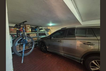 Casa à venda com 412m², 4 quartos e 4 vagas Casa à venda com 412m², 4 quartos e 4 vagasGaragem 2