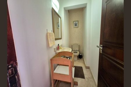 Casa à venda com 412m², 4 quartos e 4 vagas Casa à venda com 412m², 4 quartos e 4 vagasLavabo