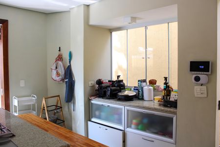 Casa à venda com 412m², 4 quartos e 4 vagas Casa à venda com 412m², 4 quartos e 4 vagasCozinha
